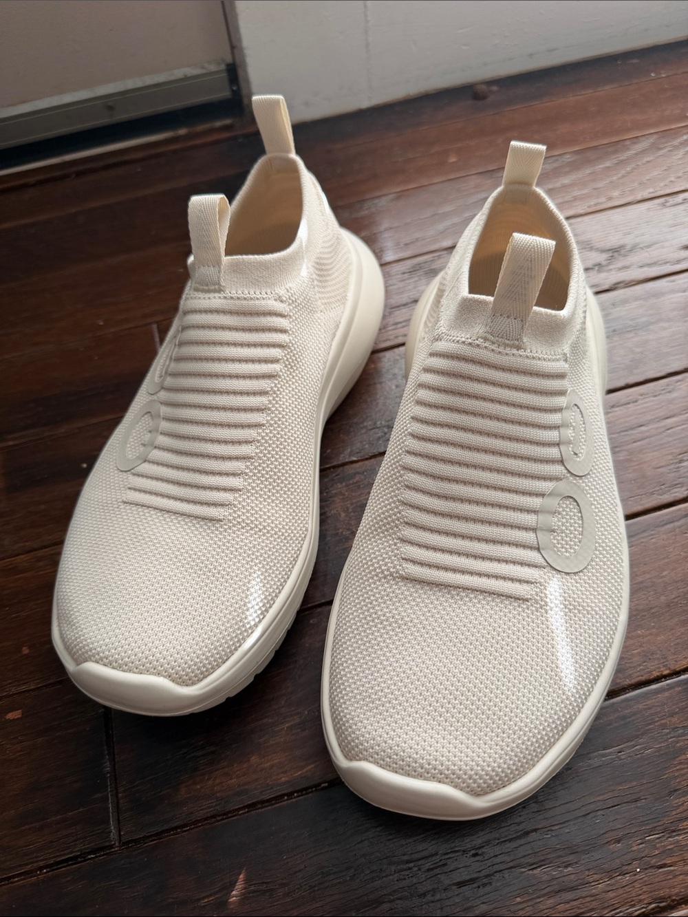 OOFOS Men’s Zen Sneaker Cream NWOT